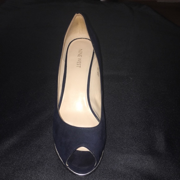 Heels - Picture 2 of 3